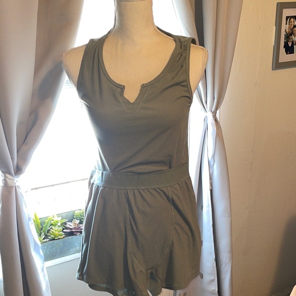 Green Ribbed Tank and Pants Set - Picture 2 of 3